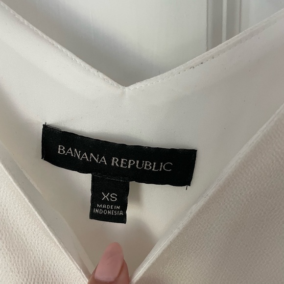 Banana Republic White tank - Picture 2 of 5